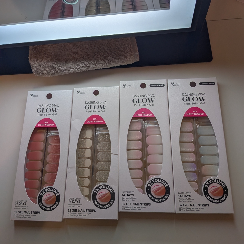 Dashing Diva Gel Nail Strips Set - Glow
